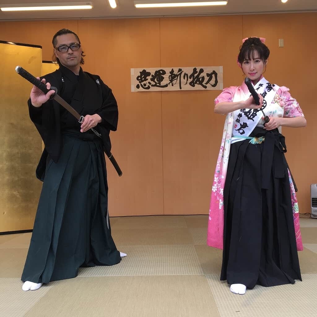 風谷南友さんのインスタグラム写真 - (風谷南友Instagram)「宮城に来ました✨ 明日は、毎月第４日曜日のイベント #秋保神社 ⛩「悪運斬り勝運抜刀、勝幟」です！全て入れ込んでみました😊✨ Tomorrow, at the Akiu shrine in Miyagi Prefecture, the sword event ・ https://tripsjpn.com/akiu/ 参加頂いた方から嬉しい声を頂きました✨✨ 勝幟🎌のお写真と共に⛩✨ 今回は秋保大滝にも来てパワーを頂いております☀️✨」5月25日 17時34分 - nayu.jp_149cm