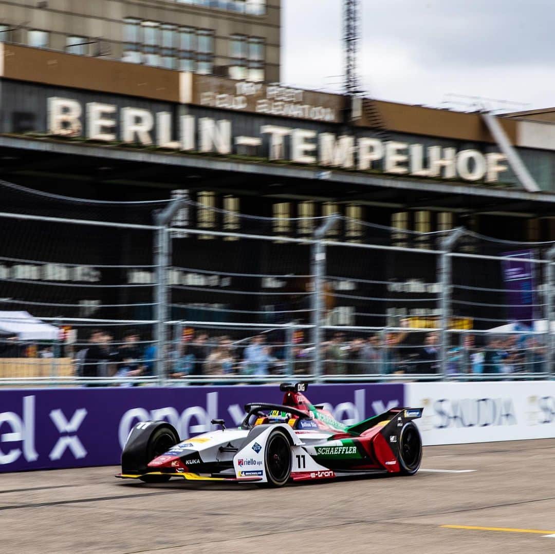 ルーカス・ディ・グラッシさんのインスタグラム写真 - (ルーカス・ディ・グラッシInstagram)「Great qualy here in CBMM Niobium Berlin ePrix. We will line up the grid in P3 🏆 ! Let’s go for it!! Thanks @schaefflergroup for the “green wall” support and congrats Marco 50th race. @AudiSport home race」5月25日 17時36分 - lucasdigrassi
