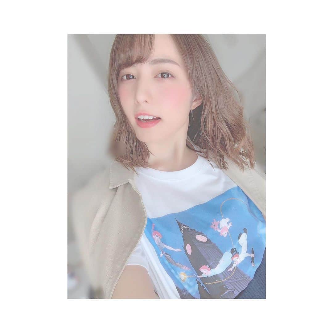 前田美里のインスタグラム：「お気に入りのTシャツ。💫 . (実は元メンバーのおつきが持ってて気になって私も買ったんだ。) . #ZARA #ピーターパン #tシャツ #disney #自撮り#セルフィー #女子力 #アレンジ #ミディアムボブ #ゆる巻き #hair #hairstyle #selfie #selfiee #selfies  #instagood #instalike #japanesegirl ##followme #instaphoto #ファインダー越しの私の世界 #写真好きな人と繋がりたい」
