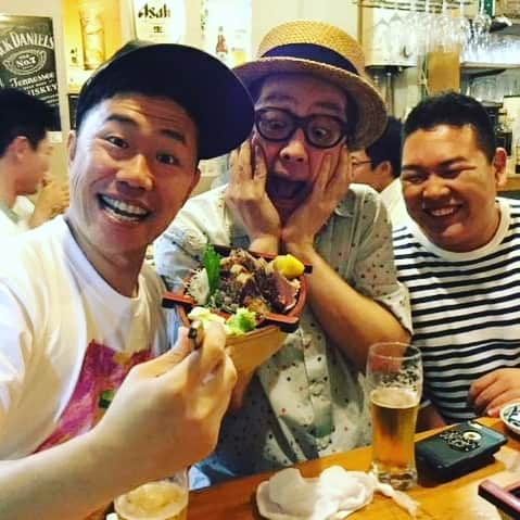 吉田裕さんのインスタグラム写真 - (吉田裕Instagram)「高知にて。 ひろめ市場の鰹のタタキ！ 最高でした。ありがとうこざいました。 来週はNGK出番です。 お楽しみにぃ！！ #吉本新喜劇 #吉本新喜劇ワールドツアー」5月25日 17時48分 - y.yutaka