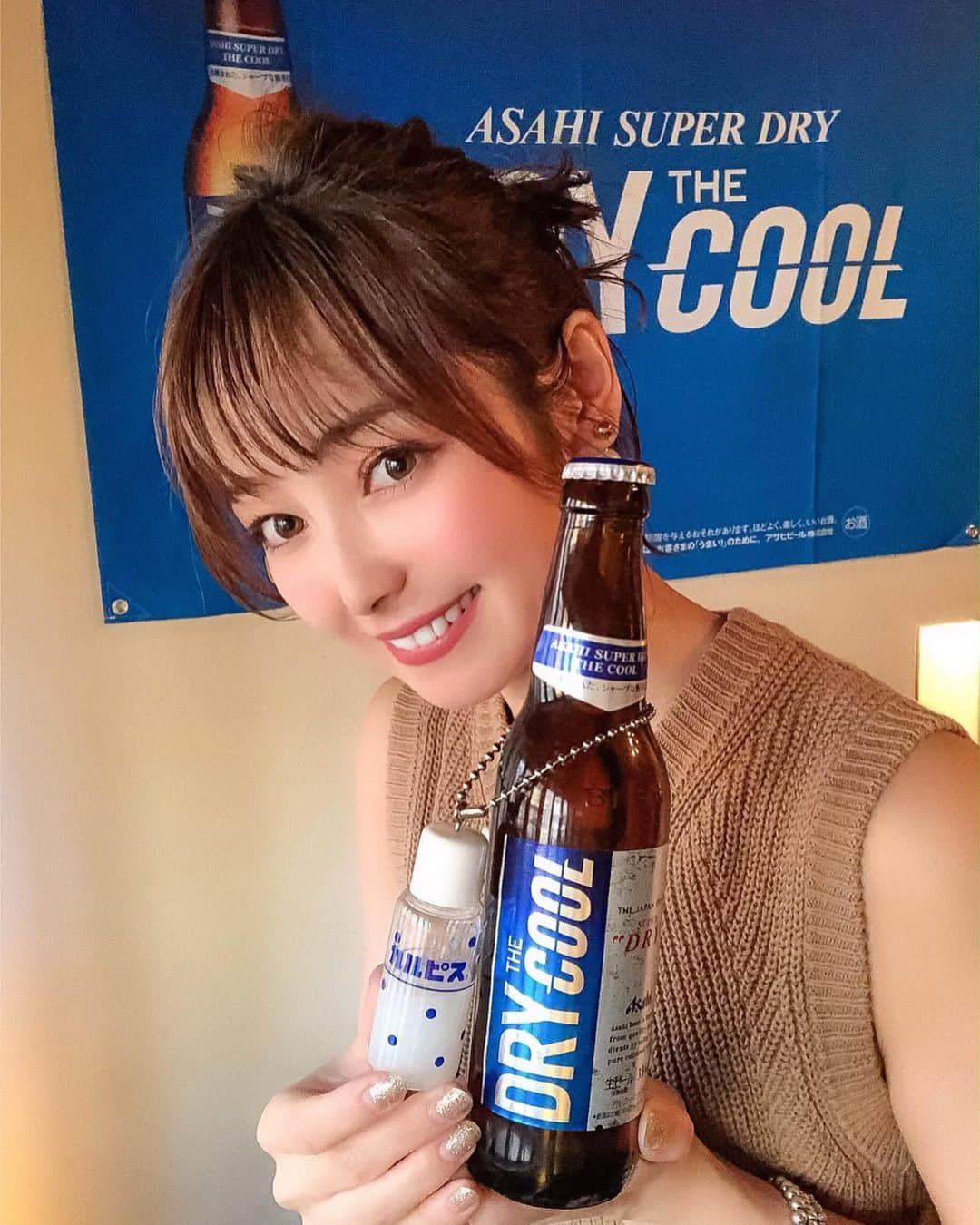 山口夏実さんのインスタグラム写真 - (山口夏実Instagram)「アサヒビールの新商品🔥 愛知県東区泉にあるHow High The Moonにて、 アサヒビールさんの新商品「DRY THE COOL」に、カルピスを混ぜて飲む「クールスタイル」を頂きました🍻💖 作り方は動画を見てね✊✨ DRY THE COOLは苦味や渋みをおさえ、今までのスーパードライよりすっきりとした味わいです👏🏻😋 すっっごく飲みやすい！🥺 アヒージョと合うし最高だったーー🥳💖 新商品の DRY THE COOLは4種類のフレーバーを入れることによって、簡単にカクテルが作れるよ🍺 私はカルピスを混ぜてみたんだけど、 スッキリしてるのにほんのり甘みが感じられて、 てもビールの苦味も感じられて すごくおいしかった💖 フレーバーは、 プレーン、巨峰、レモン、白桃の4種類💋 全国47都道府県で試せるからぜひ飲んでみてね！🍻 . . お酒は、友達や旦那、会社の仲間との場を楽しんで距離を縮めるためのコミュニケーションツールだと 思ってます🍻✨飲みの席って、普段はできない話や会社では話せない仕事の奥深い話など、聞きやすい場所🧚🏻‍♀️私は1年目の頃から、社長や外部の方との飲み会は必ず行ってたよ！😝何かチャンスがあるかも..!って思うからね💖🍻 若い世代の人たちのお酒離れが進んでいるとよく聞きますが、ぜひ自分の好きなお酒を見つけて、大切な人たちとのふれあいを楽しんで欲しい✨👭💑と、思います🥰 くれぐれも、飲酒の量はほどほどに..!!😋✊ . . 🍻How High The Moon　 名古屋市東区泉1-17-25 イープオオタビル 1F ＊ ＊ #PR  #drythecool  #calpis  #coolstyle  #beerstagram  #beercocktail  #beer #アサヒビール #新商品 #ドライザクール #カルピス #クールスタイル #ビアカクテル  #47都道府県  #愛知県  #愛知県代表  #お酒  #superdry  #スーパードライ  #ビアスタグラム  #ビール部  #ビール女子  #ビール好きな人と繋がりたい  #ビアカクテル」5月25日 17時50分 - natsumi19910625