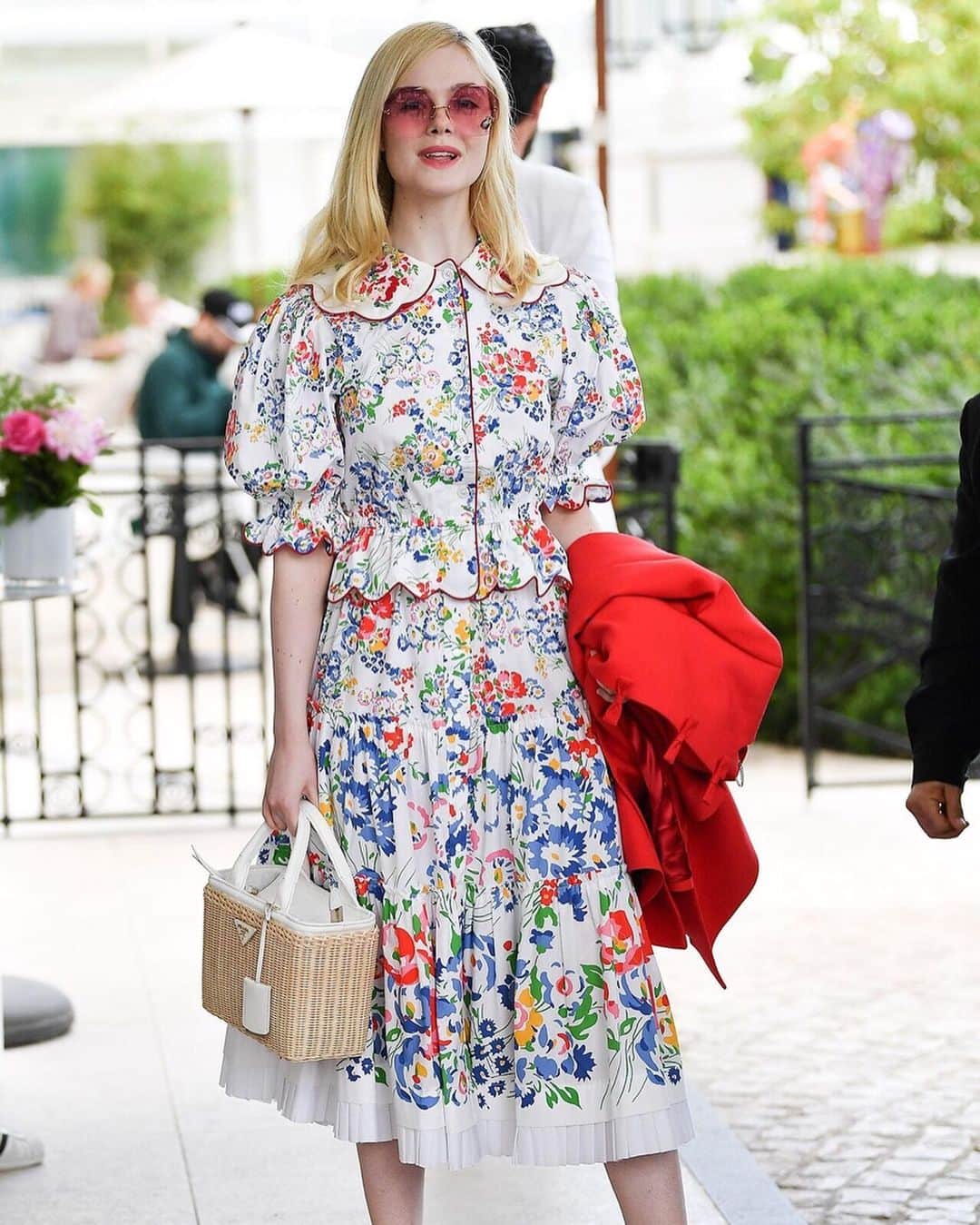 Vogue Italiaさんのインスタグラム写真 - (Vogue ItaliaInstagram)「Celebrity Sightings at Cannes: here’s the best looks worn by @ellefanning on the Croisette. See all the style updates from #Cannes2019 on Vogue.it」5月25日 17時54分 - vogueitalia