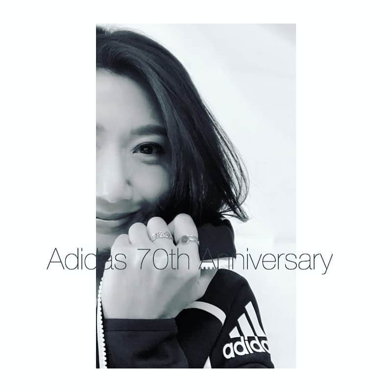市橋有里のインスタグラム：「Adidas 70th Anniversary✨ 70周年を祝って、明日、日曜日までアディダス商品を2点購入でクーポンがもらえます♪ぜひ誰かと3ストライプをシェアしてくださいね♪ #shareyourstripes #createdwithadidas @adidastokyo」