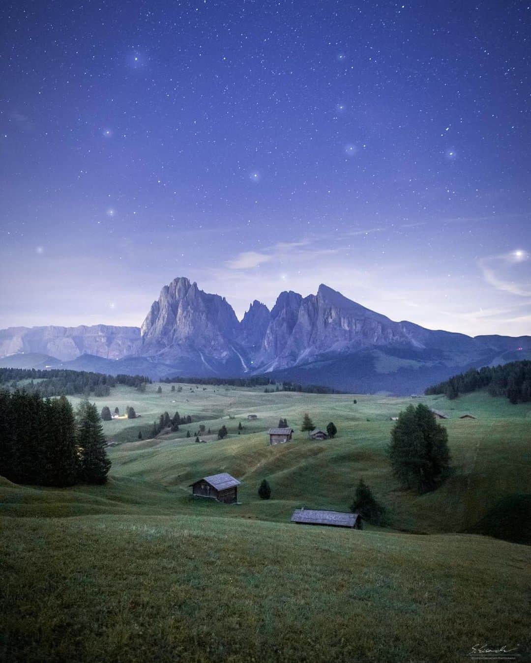 Canon Photographyさんのインスタグラム写真 - (Canon PhotographyInstagram)「@steffeneisenacher // The amazing Seiser Alm is a Dolomite plateau and the largest high-altitude Alpine meadow in Europe. The shots you see here were taken at 1950m above sea level. All images were taken at the exactly same place during different season! Make sure to swipe for all shots. #seiseralm #alpedisiusi #milkyway #sunset #stars #nightphotography #italy #dolomites #southtyrol」5月25日 17時58分 - cpcollectives