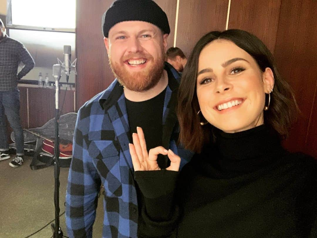 レナ・マイヤー＝ランドルートさんのインスタグラム写真 - (レナ・マイヤー＝ランドルートInstagram)「I did a live session with @iamtomwalker and his song just you and I - check my story to find it :)」5月25日 18時32分 - lenameyerlandrut