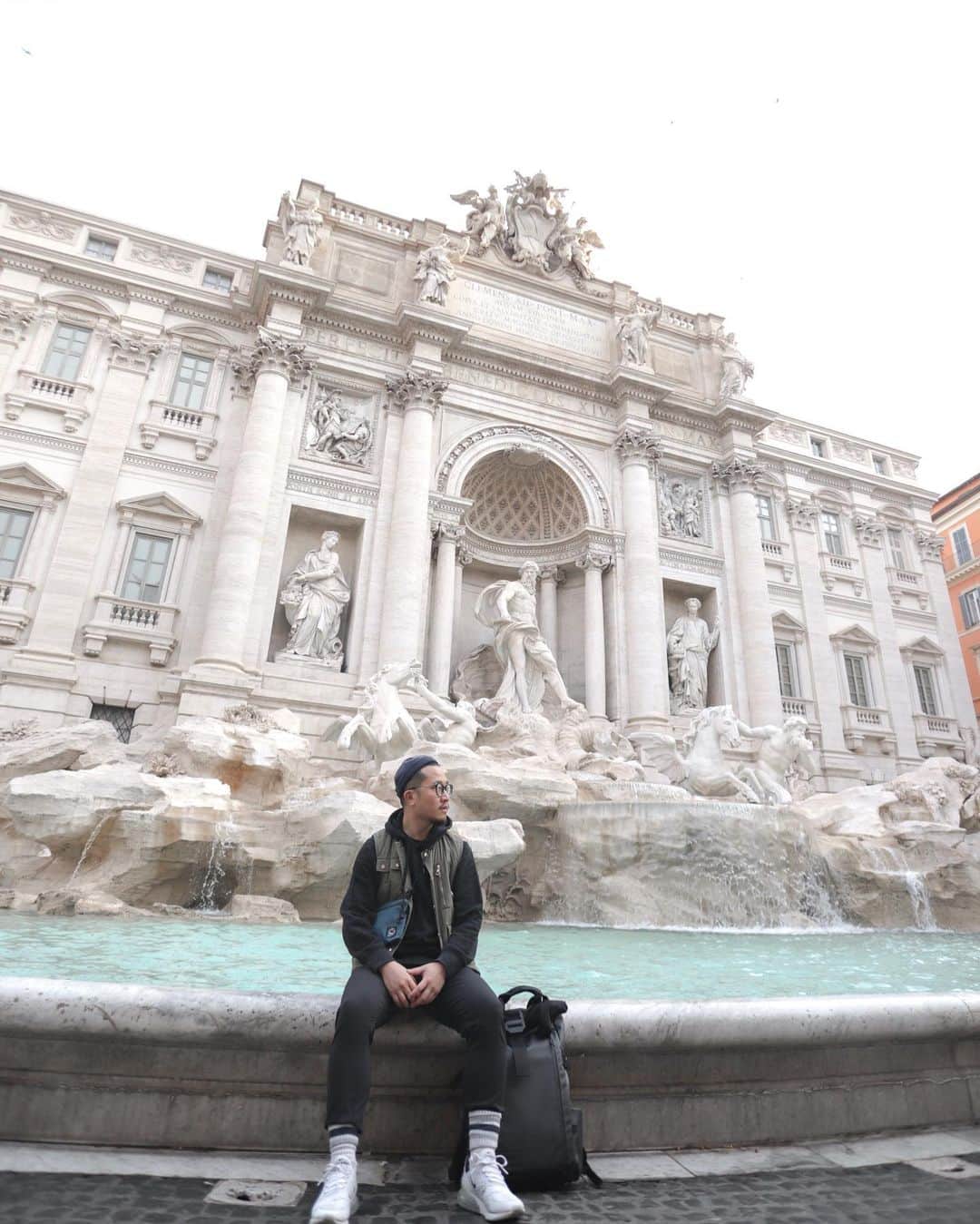 s ᴇ  ɴ ᴋ ᴄのインスタグラム：「🇮🇹 It’s not easy to take a picture with no one else here #seanalogue」