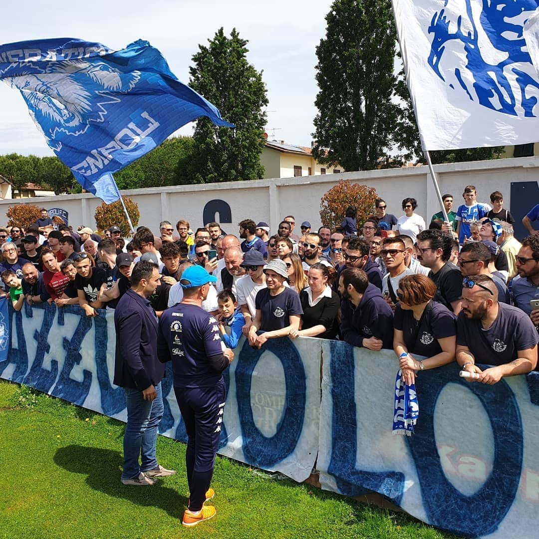 エンポリFCさんのインスタグラム写真 - (エンポリFCInstagram)「La squadra in campo, i tifosi al nostro fianco: pronti per #InterEmpoli 📸」5月25日 18時40分 - empoli_fc_official