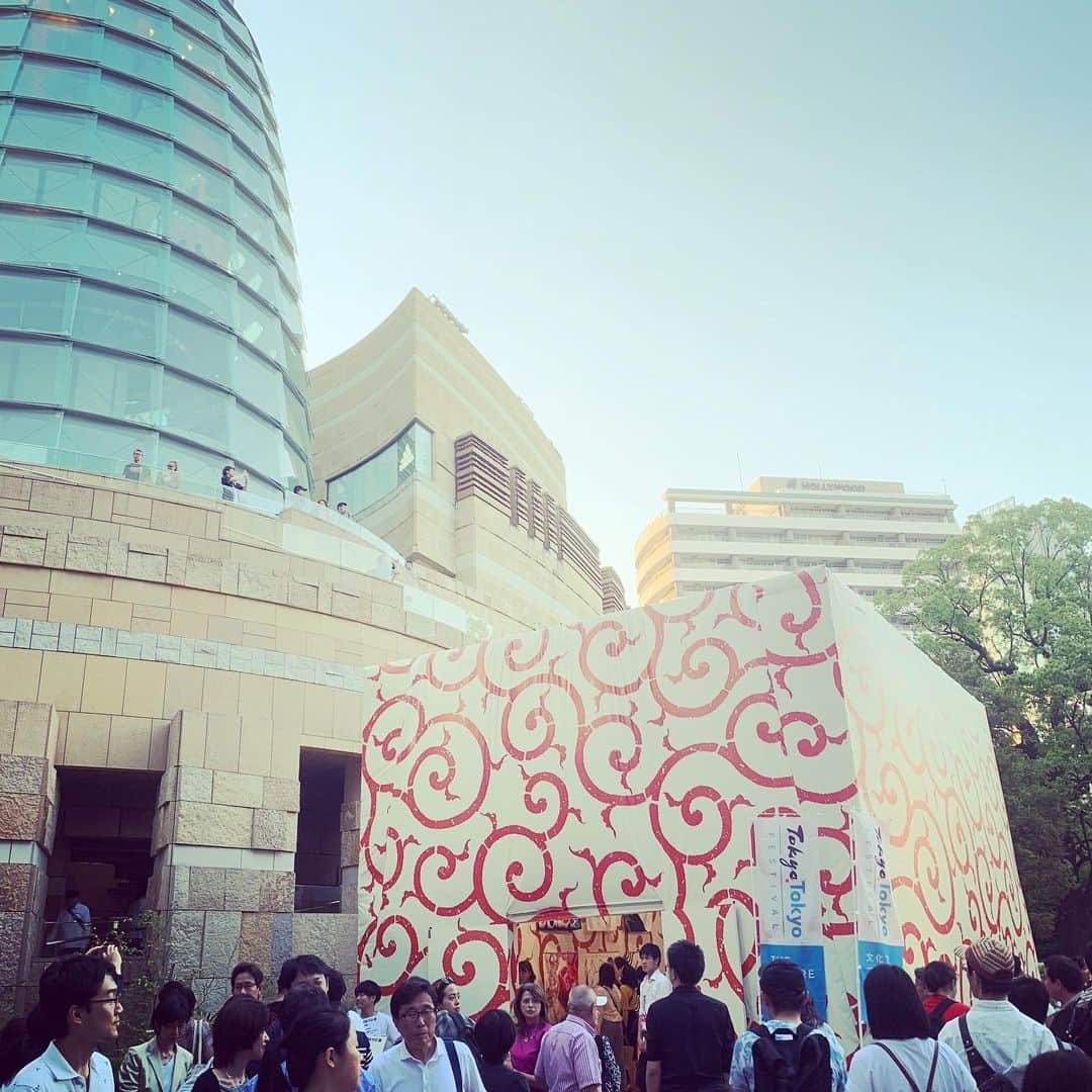 谷川じゅんじさんのインスタグラム写真 - (谷川じゅんじInstagram)「Roppongi Art Night! はじまりはじまりアートナイト。今年はチェジョンファ。#art #roppongi #roppongihills #roppongiartnight  #roppongistyle #tokyolife #goodvibesonly #goodneighbors #thisistokyo #thisisjapan」5月25日 18時52分 - junjitanigawa