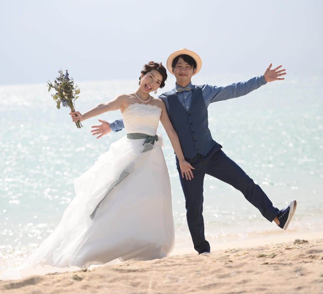 【公式】小さな結婚式さんのインスタグラム写真 - (【公式】小さな結婚式Instagram)「@petit.wedding をフォローしてね♩ #小さな結婚式 をつけてのお写真投稿も大歓迎です♡ こちらの公式IGでリグラムさせていただきます＊ .  美しい輝きを放つ憧れのビーチ＊* こだわりのマリンコーディネートで おふたりらしいウェディングをお楽しみください♩ . ——————— #小さな結婚式  #petitwedding #前撮り #結婚式  #プレ花嫁 #卒花 #アットホーム #少人数 #家族婚 #少人数結婚式 #ウェディング #ウェディングドレス #wedding #bridal #weddingdress #花嫁 #結婚式準備 #式場探し #日本中のプレ花嫁さまと繋がりたい #結婚式の思い出に浸る会 #結婚準備 #リゾートウェディング #サッシュベルト #ロケーションフォト ———————」5月25日 18時56分 - petit.wedding