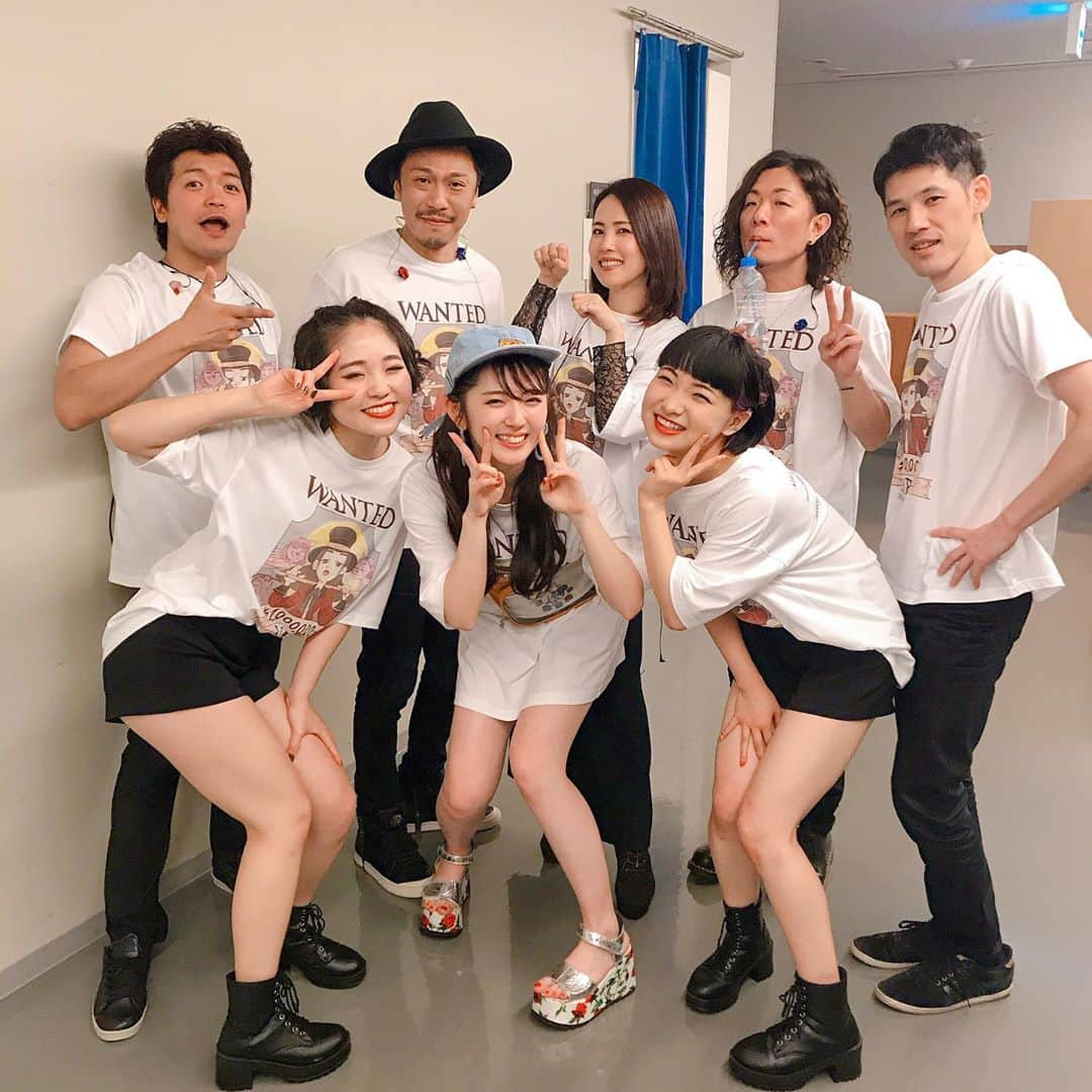 鈴木愛理さんのインスタグラム写真 - (鈴木愛理Instagram)「✴︎ ESCAPE TOUR 初日無事終了いたしました！！😘来てくださった皆様、ありがとうございました！！！ . ドキドキワクワクの幕開けでした。早く見てもらいたくて仕方なかったです！！！！始まってしまったらあっという間に終わってしまうので、毎公演噛み締めてステージに立とうと思います☺️ . .  #長い感想は #ブログに書こうと思います #みんなの感想などは #ECP_TOUR  #でつぶやいてね！」5月26日 0時26分 - airisuzuki_official_uf