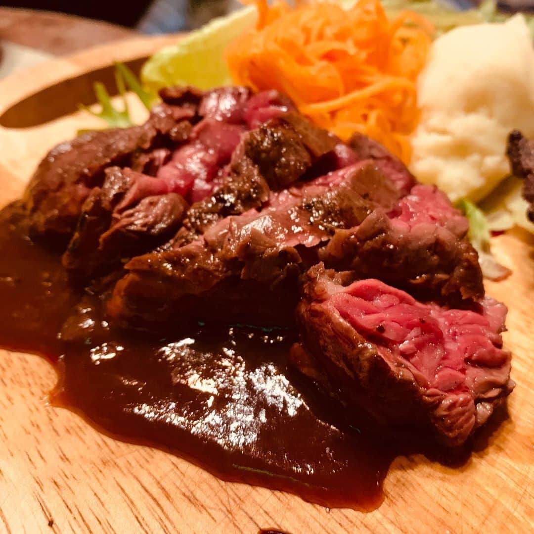 一条もんこさんのインスタグラム写真 - (一条もんこInstagram)「ブッチャーズ＋バル@下北沢  肉肉祭りのカレー会議。  なかなかのハイレベルなカレー談話。 作るからこその悩みもあり喜びもあり。 う〜ん、楽しかった！！ #カレー#カレー会議#下北沢#ブッチャーズバル#牛スジカレー#チーム田んぼ結成#えりつぃんママからの贈り物#えりつぃん#一条もんこ」5月26日 0時27分 - monko1215