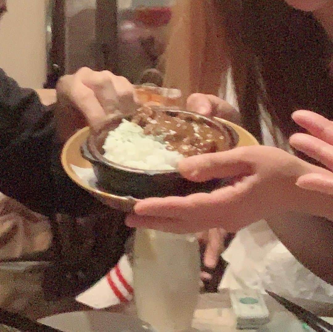 一条もんこさんのインスタグラム写真 - (一条もんこInstagram)「ブッチャーズ＋バル@下北沢  肉肉祭りのカレー会議。  なかなかのハイレベルなカレー談話。 作るからこその悩みもあり喜びもあり。 う〜ん、楽しかった！！ #カレー#カレー会議#下北沢#ブッチャーズバル#牛スジカレー#チーム田んぼ結成#えりつぃんママからの贈り物#えりつぃん#一条もんこ」5月26日 0時27分 - monko1215