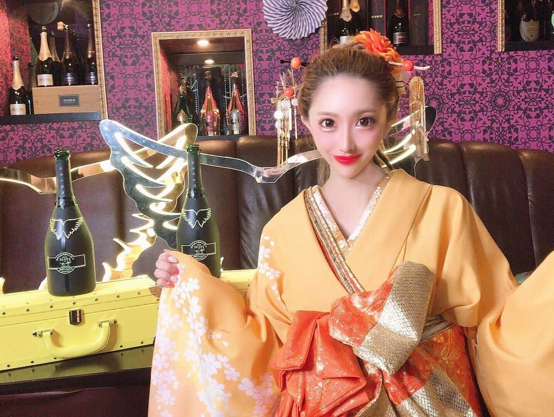 一条葵さんのインスタグラム写真 - (一条葵Instagram)「. 👘✨✨ . 昨日は花魁👘✨でした〜( ..›ᴗ‹..)♥️💋💖💫 . . 黄色の着物👘着たょ🌻💛🐱🐥🌼 . . . 今日で周年最終日なのでよろしくお願いします♥(*･ω･)*_ _) . . . . . . #新宿 #歌舞伎町 #キャバクラ #キャバ嬢 #NOW #4周年 #花魁👘 #あかね #いつもここだょ #着物にあうまとめ髪 #やってくれるよ😊 #編み込みアレンジ #編み込みポニーテール #かんざし #付けるの好き🧡 #着物👘大好き💓 #今日も #お待ちしてます💜」5月25日 19時06分 - aoiichijo