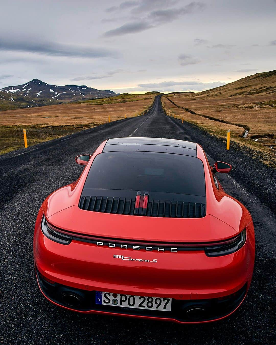 Porscheさんのインスタグラム写真 - (PorscheInstagram)「From scenic landscapes, winding roads, to unique cultural nights: The Porsche Travel Experience Iceland is a full package adventure, taking you in four days around the small island in the new Porsche 911. Get a taste of this unique experience in this gallery. #Porsche #PorscheTravelExperience #Iceland #Porsche911  __ Combined fuel consumption in accordance with EU 6: 911 Carrera S: 8,9 l/100 km, CO2 emissions: 205 g/km -- Combined fuel consumption in accordance with EU 6: 911 Carrera 4S: 9,0 l/100 km, CO2 emissions: 206 g/km」5月25日 19時07分 - porsche