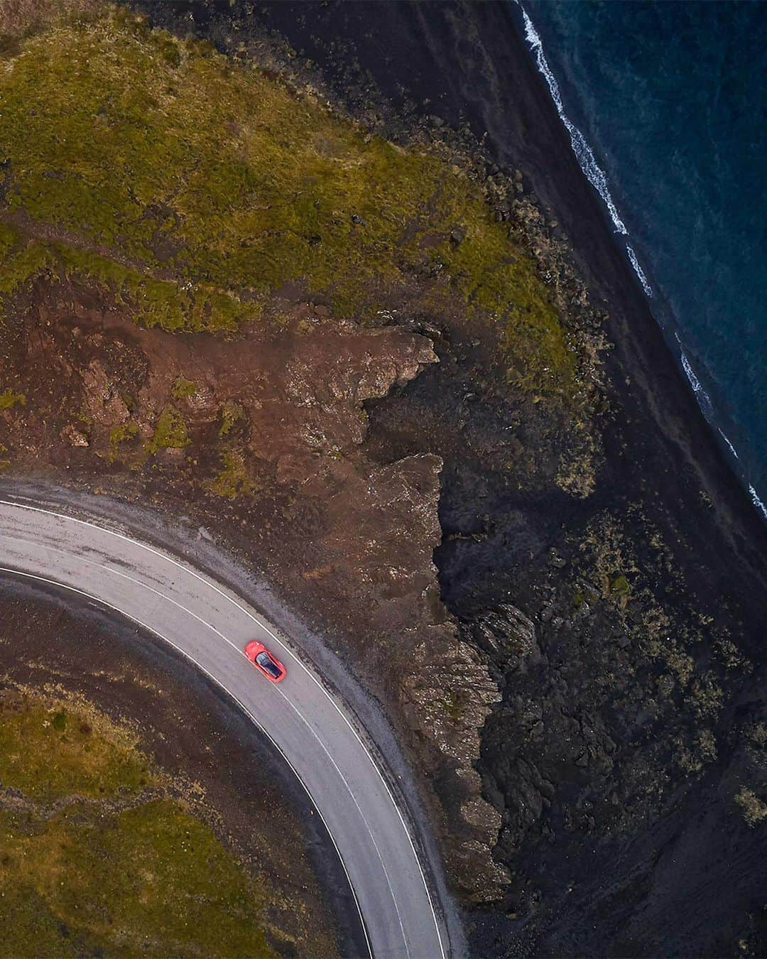 Porscheさんのインスタグラム写真 - (PorscheInstagram)「From scenic landscapes, winding roads, to unique cultural nights: The Porsche Travel Experience Iceland is a full package adventure, taking you in four days around the small island in the new Porsche 911. Get a taste of this unique experience in this gallery. #Porsche #PorscheTravelExperience #Iceland #Porsche911  __ Combined fuel consumption in accordance with EU 6: 911 Carrera S: 8,9 l/100 km, CO2 emissions: 205 g/km -- Combined fuel consumption in accordance with EU 6: 911 Carrera 4S: 9,0 l/100 km, CO2 emissions: 206 g/km」5月25日 19時07分 - porsche