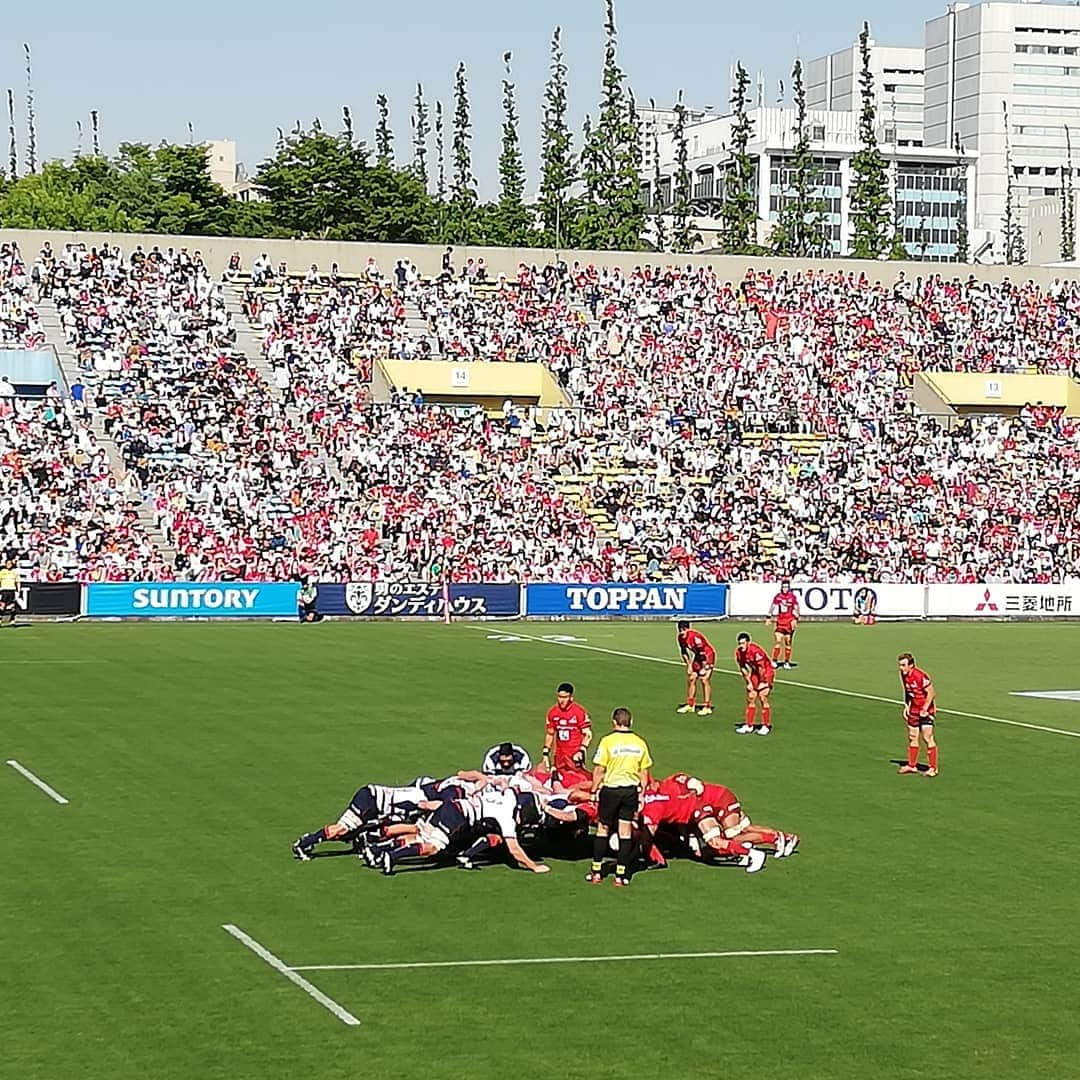 小尾渚沙さんのインスタグラム写真 - (小尾渚沙Instagram)「まぶしーーーー！！！！ ビールが進む進む～な、ラグビー観戦日和でした♡♡ . サンウルブズ国内初勝利はなりませんでしたが、ビールが美味しかったから良しとするか！笑 . #ビール #昼からおびーる #小尾ールタイム #ビールが進む #ビール女子 #ラグビー観戦 #ラグビー好き女子 #ラガール #ユニフォーム女子 #rugby #ラグビー #スーパーラグビー #サンウルブズ #レベルズ #sunwolves #秩父宮ラグビー場 #rwc2019  #ラグビー日本代表  #ラグビー好きな人と繋がりたい  #ラグビーワールドカップ #今年はラグビーイヤー #フリーアナウンサー #小尾渚沙」5月25日 19時12分 - obi_nagisa