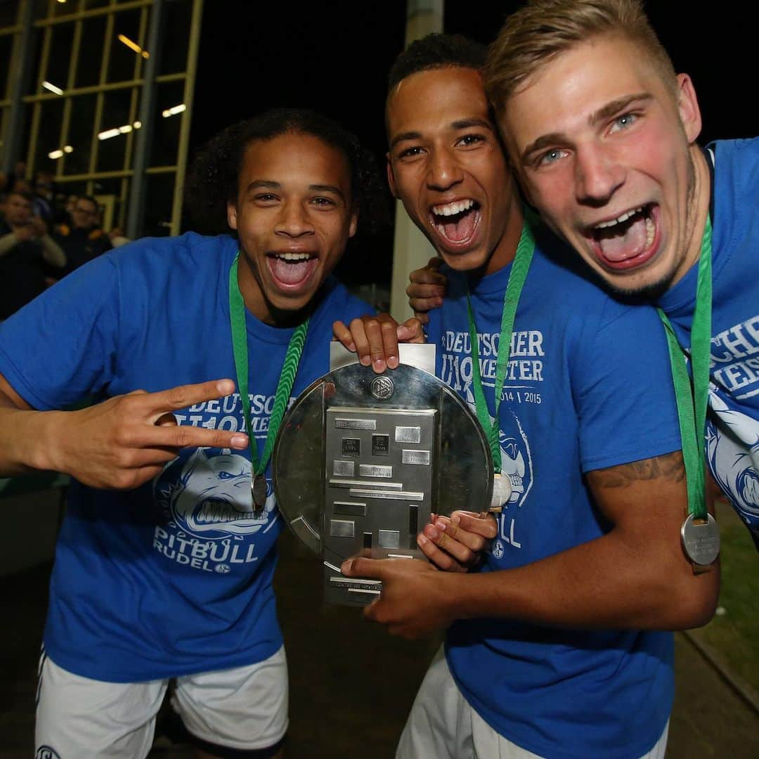 シャルケ04さんのインスタグラム写真 - (シャルケ04Instagram)「0️⃣4️⃣ years ago today, @leroysane19 and @thilokehrer were part of our U19s side that became German champions! 🔵🙌🏼⚪️ . . #S04 #Schalke #Knappenschmiede #Schmiede #Leroy #Sane #InSANE #Kehrer #Under19 @knappenschmiede #🔵⚪️ #OnthisDay #Throwback #tb #Futbol #Football #Soccer @psg @mancity」5月25日 19時24分 - s04