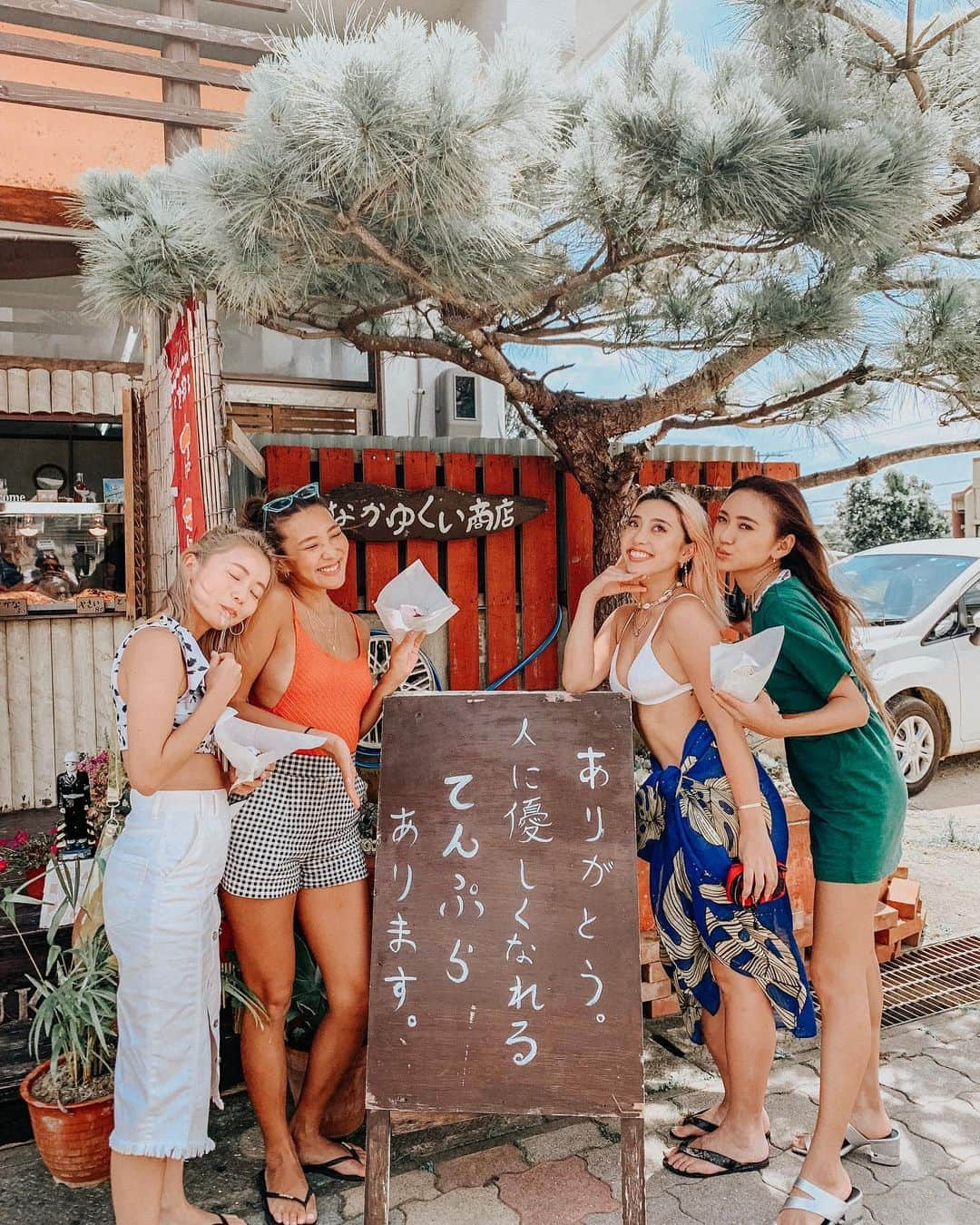 植野有砂さんのインスタグラム写真 - (植野有砂Instagram)「Girls trip to Miyakojima Okinawa 🏝✨あと何回みんなで旅行に行けるかな🥺今しかできないこと目一杯楽しむんだー💓今年は自分に時間を使う年なの🧚‍♂️大好きなみんなと来れて幸せすぎ🥺みんなも今しかできないことをできるだけ楽しんでね❤️ #pmsとおさらばできる天ぷらかな」5月25日 19時33分 - alisaueno