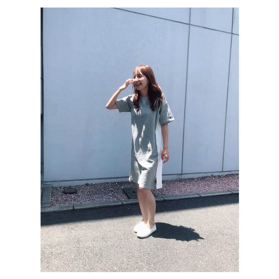 渕上彩夏さんのインスタグラム写真 - (渕上彩夏Instagram)「. . 今日もくまパワプラスを見てくださった皆さんありがとうございました😊✨ ゲストは馬場圭介さん🎩✨ . 衣装はChampion☀️ スウェットワンピースの着心地抜群でした🙆🏻‍♀️✨ . 太陽は少し浴びると元気が出る✊🏻😆 . #わたしのcocosa  #cocosa #champion  #kab #くまパワプラス  #熊本よかとこ」5月25日 19時31分 - ayakafuchigami725