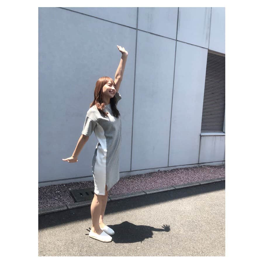 渕上彩夏さんのインスタグラム写真 - (渕上彩夏Instagram)「. . 今日もくまパワプラスを見てくださった皆さんありがとうございました😊✨ ゲストは馬場圭介さん🎩✨ . 衣装はChampion☀️ スウェットワンピースの着心地抜群でした🙆🏻‍♀️✨ . 太陽は少し浴びると元気が出る✊🏻😆 . #わたしのcocosa  #cocosa #champion  #kab #くまパワプラス  #熊本よかとこ」5月25日 19時31分 - ayakafuchigami725