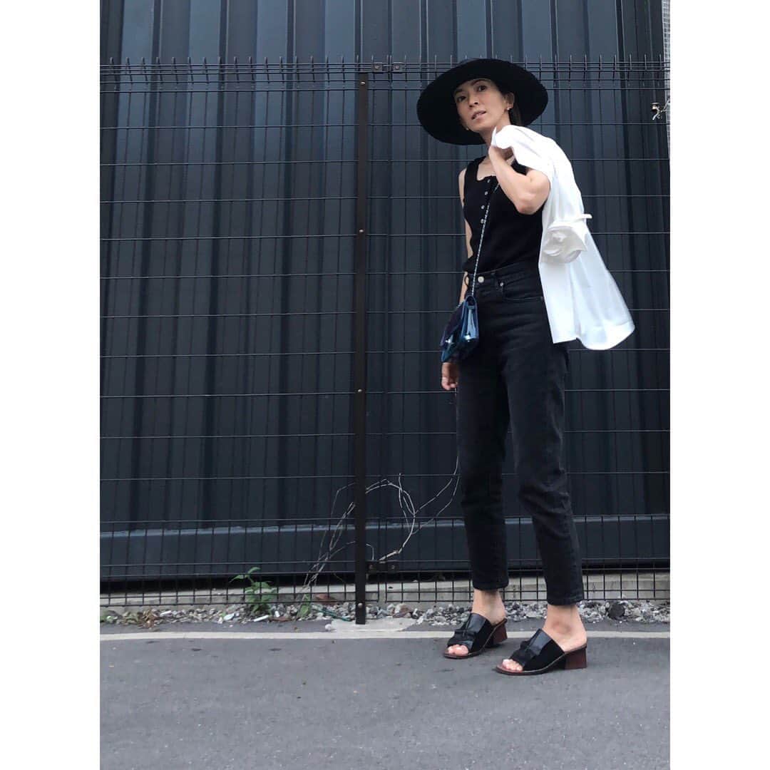 高橋志津奈さんのインスタグラム写真 - (高橋志津奈Instagram)「今日は炎天下の中外にいなきゃいけない用事ができましたので、帽子とUVの羽織物がマストでした😅😅 . #shizunascoordinate」5月25日 19時31分 - shizunan