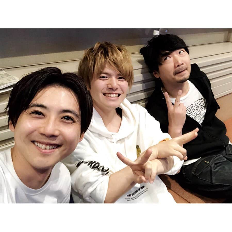 梶裕貴さんのインスタグラム写真 - (梶裕貴Instagram)「hello! i’m so late omg djdjjd but hey i am back!! Kaji-kun will be starring on the anime 「あひるの空」- Ahiru no Sora! . . Here’s the summary of the anime (via. Wikipedia):. Kurumatani Sora, made a promise to his mother "I will dominate my first high school tournament". But as he joins the basketball club after entering Kuzuryū High School, he finds out that it's become a stomping ground for delinquents. A place where everything but basketball is done, but with Sora's genuine zeal for basketball, things begin to stir. . . And here are the main casts! . . • Yuki Kaji as Sora Kurumatani • Katsuyuki Konishi as Chiaki Hanazono • Kishō Taniyama as Kenji Natsume • Mamoru Miyano as Kaname Shigeyoshi • Taku Yashiro as Shinichi Yasuhara • Chado Horii as Ryuhei Nabeshima • KENN as Masahiro Saki • Sayaka Senbongi as Madoka Yabuchi • Yuna Taniguchi as Nao Nanao • Aya Endo as Yuka Kurumatani. . . 【キャスト情報】 車谷 空:梶 裕貴 花園百春:内田雄馬 花園千秋:小西克幸 夏目健二:谷山紀章 茂吉 要:宮野真守 安原真一:八代 拓 鍋島竜平:堀井茶渡 茶木正広:KENN 薮内 円:千本木彩花 七尾奈緒:谷口夢奈 車谷由夏:遠藤 綾  The anime will premiere this October!」5月25日 19時32分 - kaji.yuki_