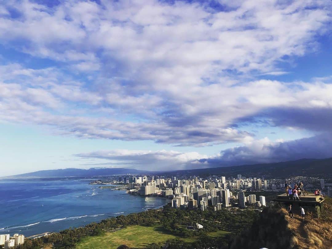 犬童美乃梨さんのインスタグラム写真 - (犬童美乃梨Instagram)「ハワイは何回も行ってるけど ダイヤモンドヘッドは 今日初めて行きました！⛰ 手に持ってるのは バナナスムージー🍌 . . . #diamondhead  #dayoff #hawaii  #japanesegirl #morning」5月25日 19時41分 - minudo