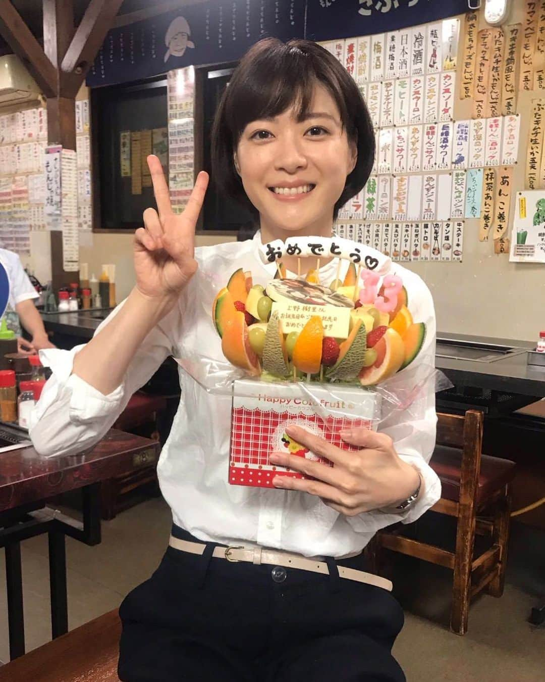 上野樹里さんのインスタグラム写真 - (上野樹里Instagram)「33歳になりました🎂🎉😊 スタッフの皆さん、撮影協力してくださった方々、本当に良い一日をありがとうございました！ 今日は初横浜ロケ日であり、風間くんと月島の撮影をメインで行いました。 撮影が順調で余った時間でみんなでもんじゃを食べながら楽しく撮影を終えました！ 予定より早く終わったし、ご飯も食べちゃったから今日は、ゆっくりアロマのお風呂に浸かって癒されて寝ることにします😌🌟 明日も朝一から撮影です🚲☀️ 毎日楽しんでます。 皆さん、ドラマ楽しみにしていてください。 そして今日からアスマートでアロマキャンドルの予約販売開始致しました！ ご興味のある方は是非チェックしてみてください😉🌟 #監察医朝顔 #もん吉 #誕生日 #Asmart #tuikauri」5月25日 19時42分 - _juri_art_