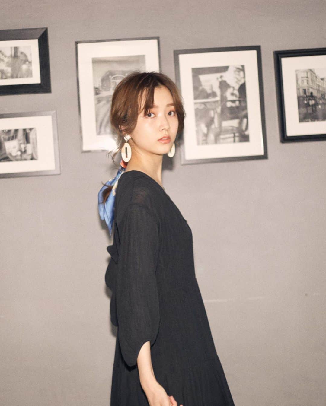 佐藤優津季のインスタグラム：「Ray Cassin ~summer dress collection~﻿ @raycassin_official のサイトから見れます﻿ わたしはブラックワンピが好き🐩🖤﻿ （あ、白地に小花柄のワンピも可愛かったな😩🌼）﻿ ﻿ #raycassin」