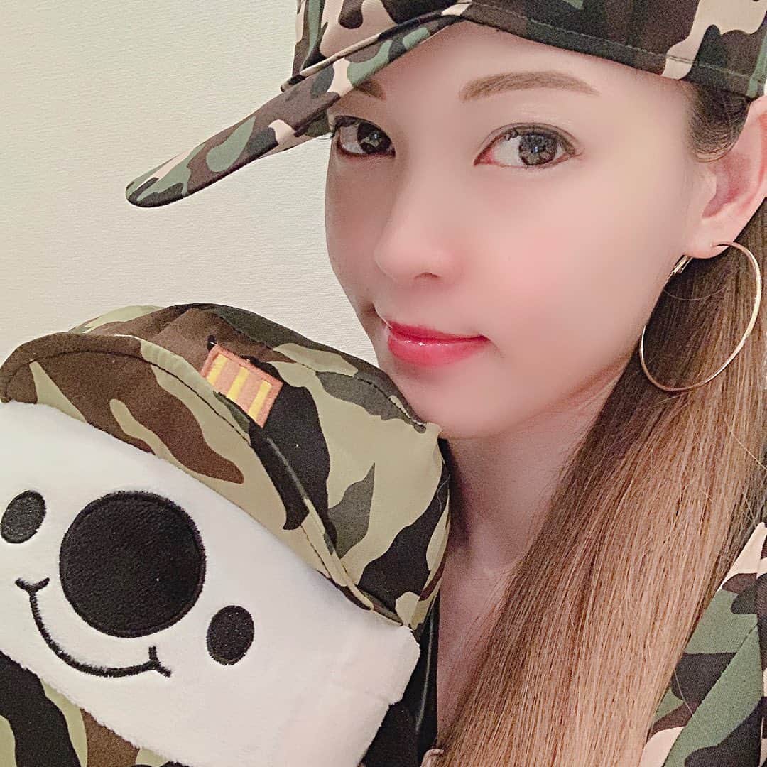 HIROMINのインスタグラム：「⚔ ⚔ アーミーイベント最終日は コスプレ配信❣️ ⚔ 少佐コスしました((笑´∀︎`)) 肩に弾かけてたり大門サングラスかけたりで ガチすぎると笑われました😂 でも好評でよかった✌️ ⚔ ⚔ #アーミー #army #コスプレ #17live #17ライブ #17ライバー #イチナナ #ライブ配信 #リアルタイム #面白い #楽しい #enjoy #smile #happy #life #good #instalife #instapic #instaphoto #instagood」