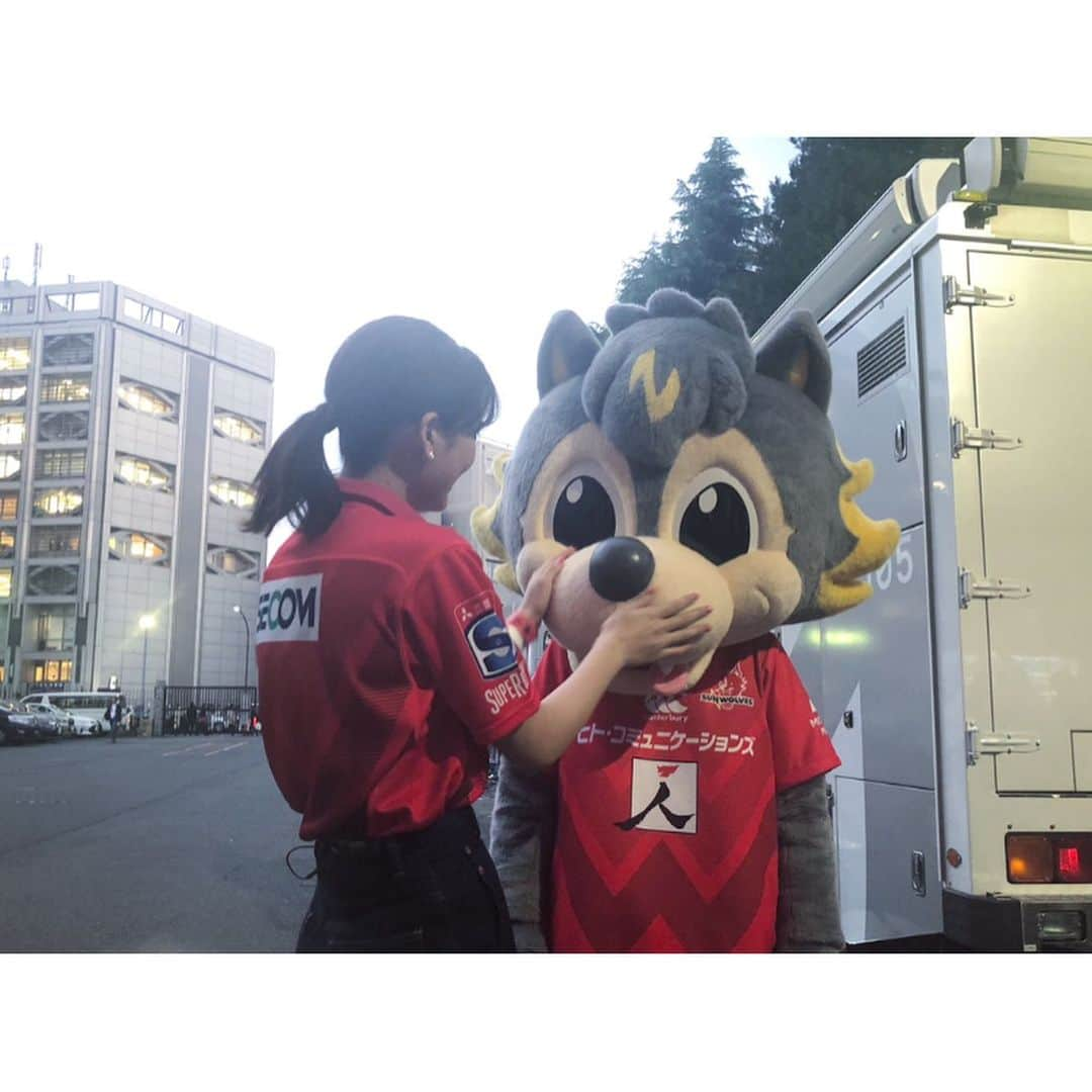 山崎紘菜さんのインスタグラム写真 - (山崎紘菜Instagram)「🐺 本日、23:55〜日テレ「Going!」 今週も頑張ります😳 #Going#日テレ . そして、その後24:55〜の番組、 「ONEラグビー」(関東地区) にも続けて出演させて頂いてます。 チャンネルはそのままで。みてね☺️ #ONEラグビー #ウルビー君をひたすら愛でる #だって仲良しだもん」5月25日 19時53分 - hirona_yamazaki