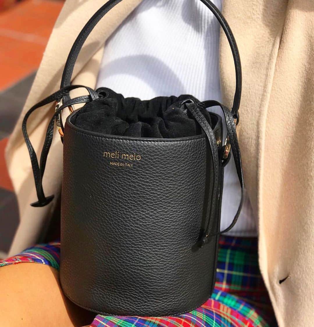 のインスタグラム：「Weekend has started 💓 and with Santina everything is more amazing 👜🎡🎉 #melimelobags #santina #love #handbags #styled」