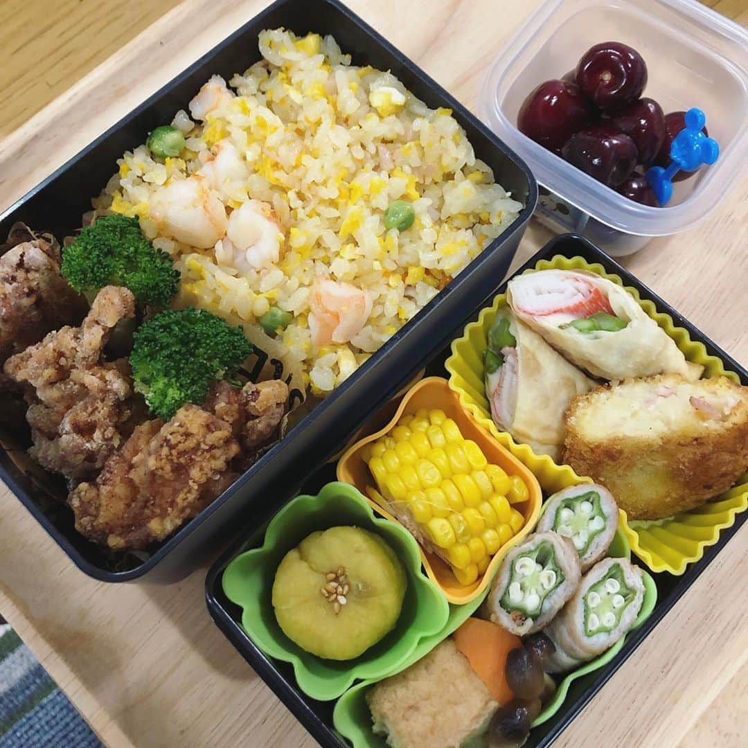 石川亜沙美さんのインスタグラム写真 - (石川亜沙美Instagram)「息子弁当🍱 ・ 今日は 中学生になって 初の運動会☀️ ・ 暑さの中 頑張る💪息子リクエスト 炒飯弁当🍱 ・ お弁当も 水筒も 空っぽに🙌 ・ 暑い中お疲れさまー！！ ・ いっぱい汗をかいた一日 今日はグッスリ寝れそうだ😴 ・ ・ #中学校運動会 #リクエストの  #エビ炒飯 #男子弁当 #🍱 #今日も暑かったぁ #水分補給 #大切ね #初の #春の運動会🚩  #2019.05.25」5月25日 20時08分 - asamiishikawa1016