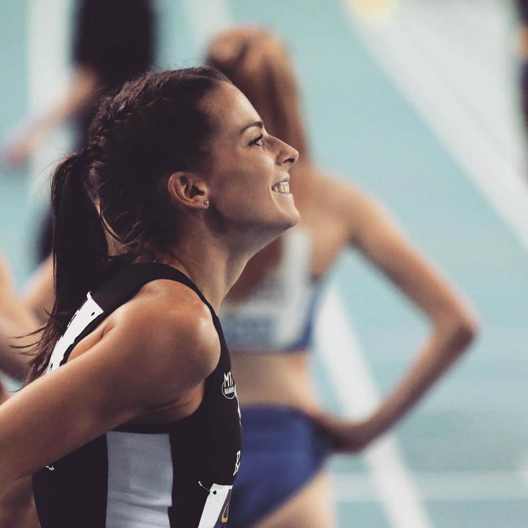 ナディネ・ゴンスカのインスタグラム：「Finished a hard week of training. Working for moments like this ✨ #tbtonationals #momentslikethis #foreverfaster #puma #passion #trackandfield #400m #mtgmannheim 📸: @beautifulsports」