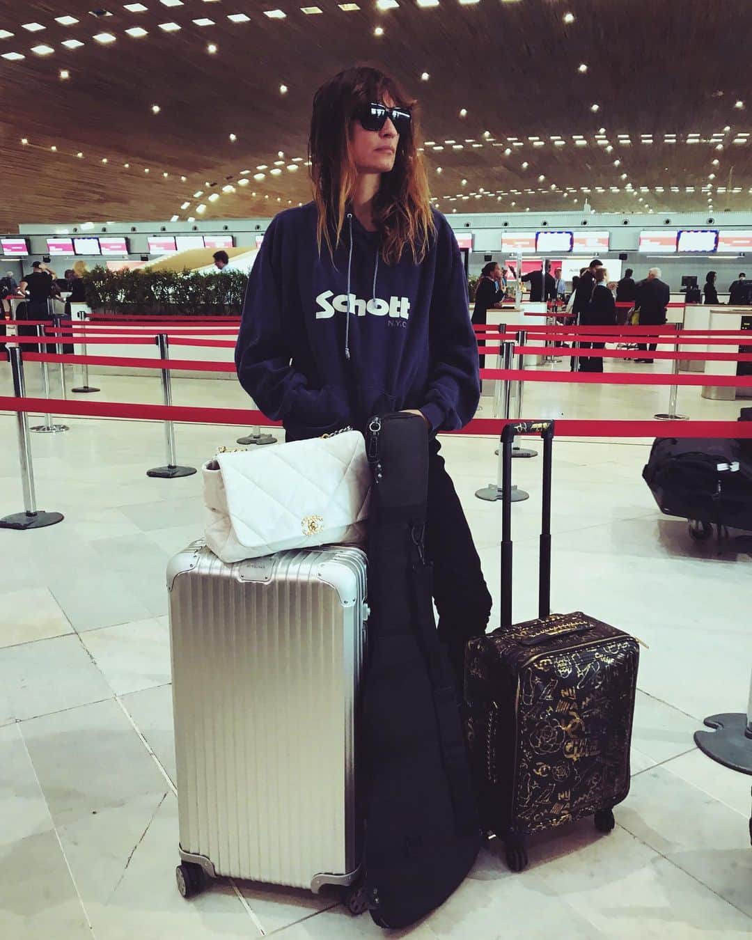 カロリーヌ・ド・メグレのインスタグラム：「Off to Seoul ✈️ 🙋🏻‍♀️🇰🇷」
