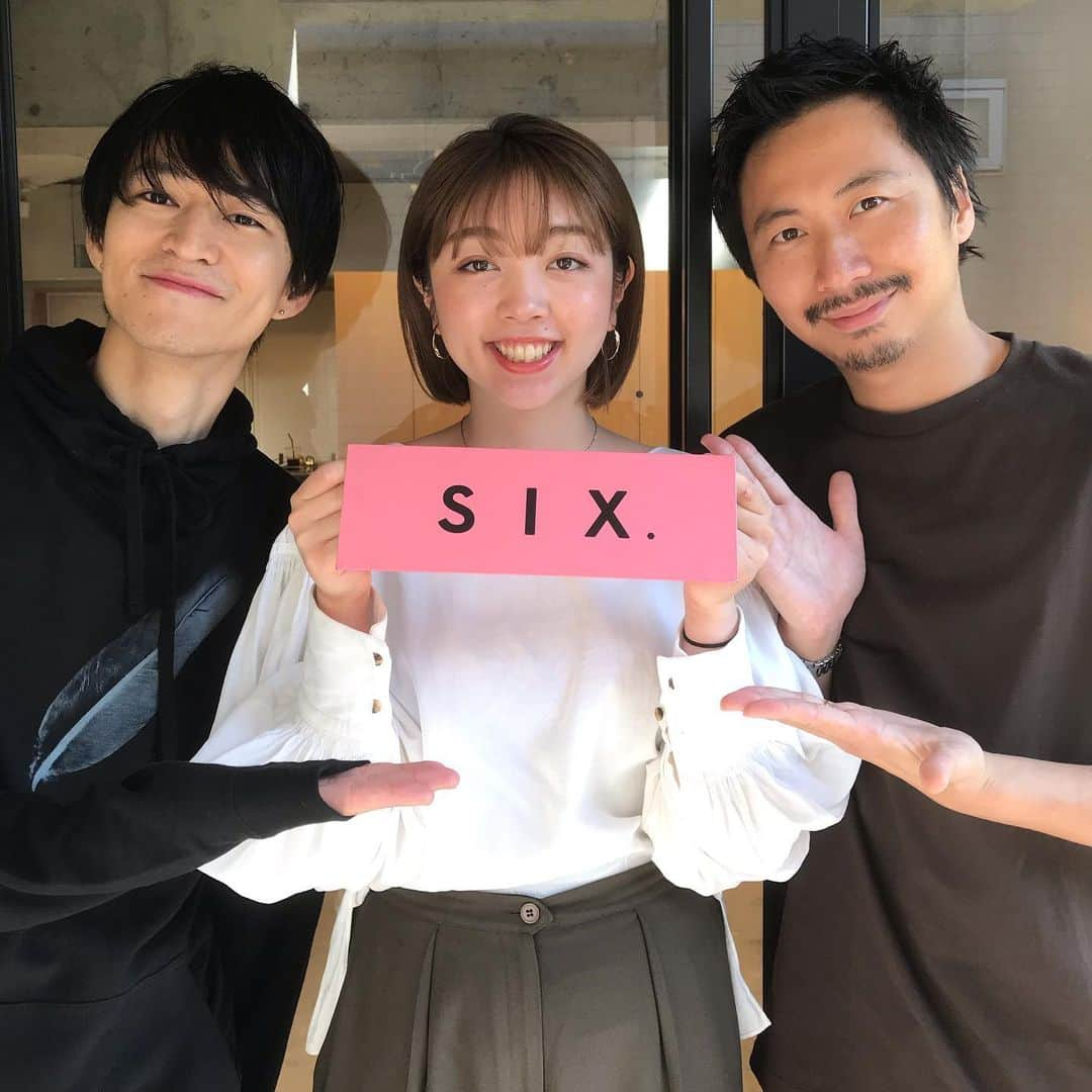 久保雄司さんのインスタグラム写真 - (久保雄司Instagram)「ANNA スタイリスト DEBUT‼️ @six_annanishitani  6月1日よりスタイリストに 昇格致します💫  これまで彼女を支えてくださったお客様、モデルさん、関係者の方々 沢山のことを伝えてくれたＳＩＸスタッフ  本当にありがとうございます😌  アンナらしく、優しく、丁寧に、そして信頼され愛されるスタイリストになってください😊  一緒に楽しく、頑張っていこうね✨  ANNAのご予約は6月1日より土日もお受け致しますのでぜひお待ちしております💫  #six_anna  #six_salon」5月25日 20時16分 - six_kuboyuji