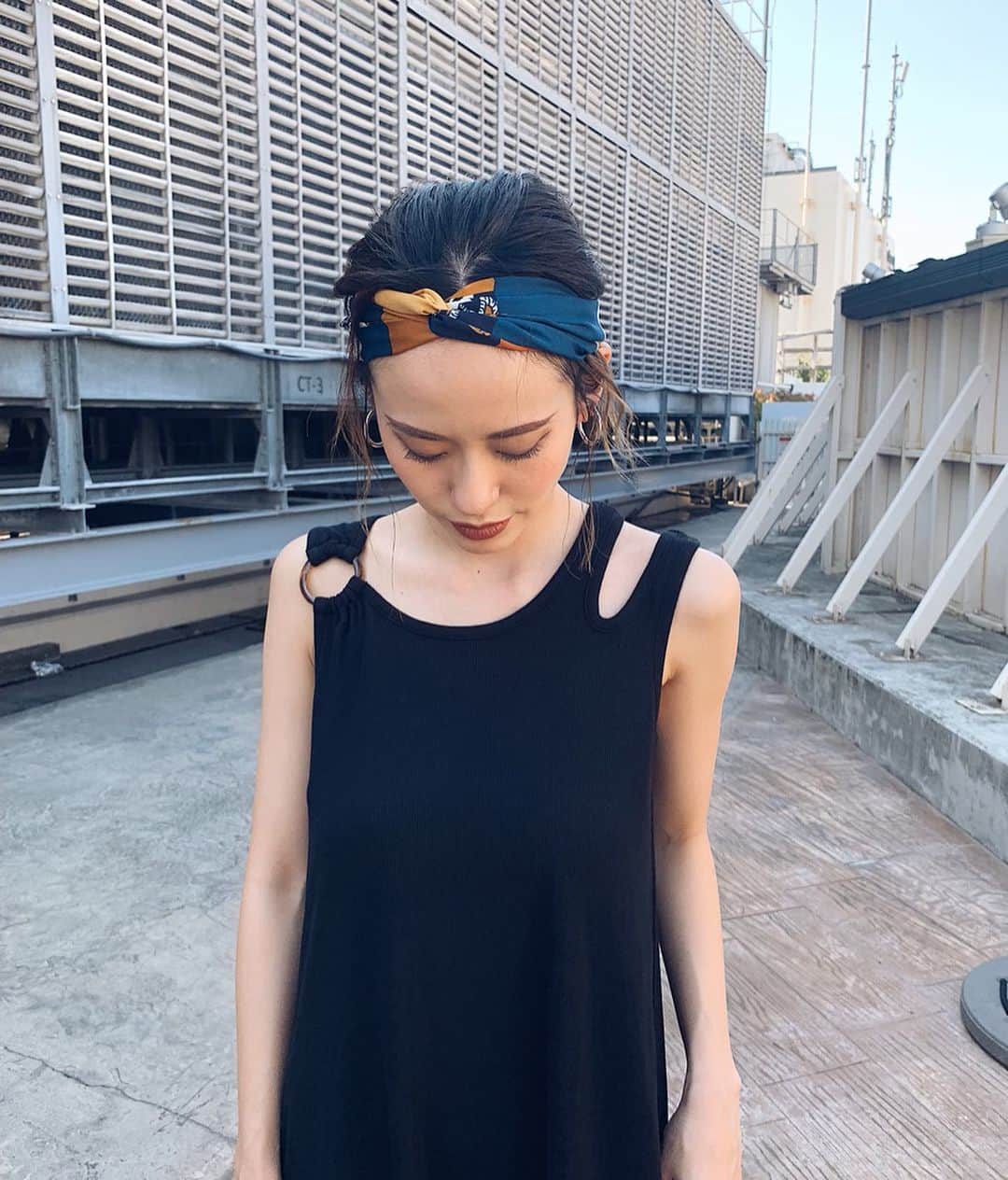 関本香里さんのインスタグラム写真 - (関本香里Instagram)「ㅤㅤㅤ 夏にもってこいのワンピース💕 さりげないAラインのシルエットで 体型カバーもしてくれるし、 ショルダー部分がイレギュラーなのが可愛い😍 #murua #fashion #onepiece」5月25日 20時15分 - kaori_sekimoto_
