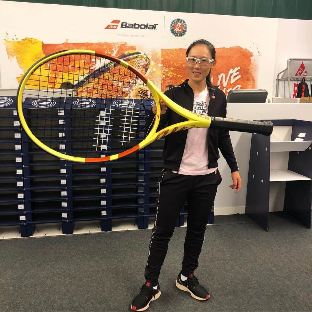 ジェン・サイサイさんのインスタグラム写真 - (ジェン・サイサイInstagram)「Ready for Roland Garros with my #PureAero from @babolat. #WeLiveForThis」5月25日 20時24分 - zheng_saisai