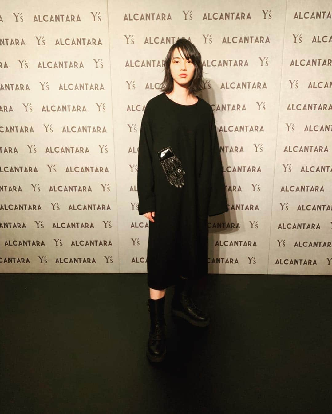 のん（能年玲奈）さんのインスタグラム写真 - (のん（能年玲奈）Instagram)「Y’s ALCANTARA Autumn Winter 2019 Capsule Collection 初めての！とっても素敵でした。私が着させていただいたキラキラおててワンピースもちょーかっこ良かった🌸 #ys」5月25日 20時27分 - non_kamo_ne