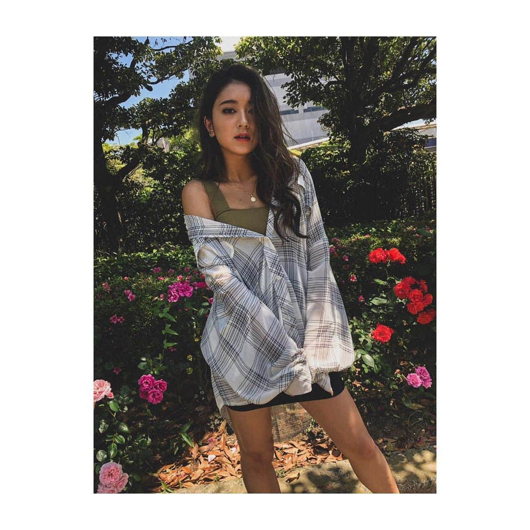 池田美優（みちょぱ）さんのインスタグラム写真 - (池田美優（みちょぱ）Instagram)「． 暑すぎるから昼間はタンクトップ1枚 夜は不安だから軽めなシャツの日でした✌︎ ぜーんぶ @emoda_official  #EMODA #mystyleemoda」5月25日 20時28分 - michopa1030