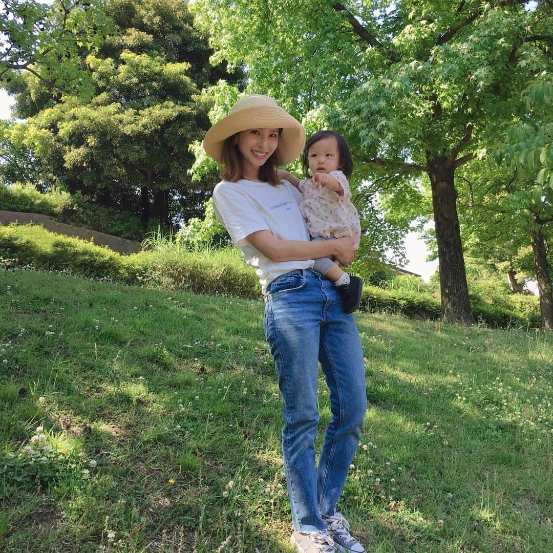 福長優のインスタグラム：「♡ 今日は暑すぎ☀︎ #1歳2ヶ月 #女の子#末っ子長女 #❤️」