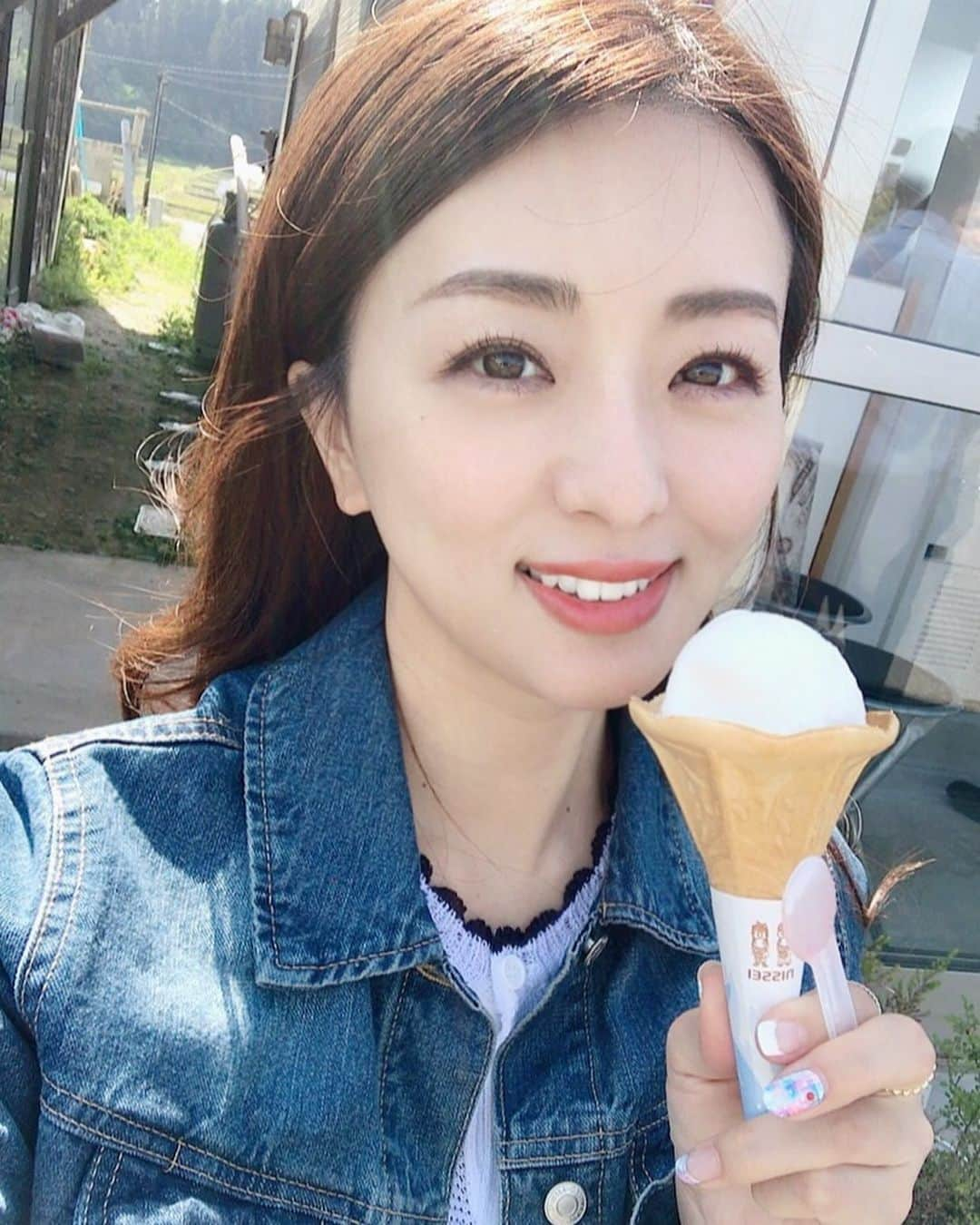 祥子さんのインスタグラム写真 - (祥子Instagram)「🍦 今日は暑かったー💦 ロケ先で頂いたアイスが美味し過ぎた🤤 : 今年の夏も暑そうだ。 #アイス #アイスクリーム #ice #icecream  #夏日 #真夏日 #暑い #30度超え」5月25日 20時40分 - sho_ko.0413