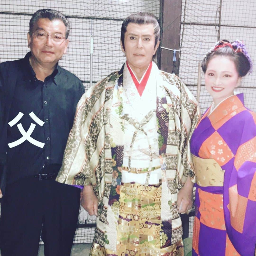 鎌田ひかりさんのインスタグラム写真 - (鎌田ひかりInstagram)「５公演が終わり、 残すところ明日２公演！ 毎公演、お客様も演者皆さんも、 最高です！！！！ まだチケットありますので、明日お時間合う方、是非お待ちしております😌✨ 5月26日(日) 12:00 / 16:00 【ストーリー】 🏯豊臣秀吉は、天下一の称号を誰に与えるのか！ 武将山三、葛城、阿国.... 京の都に繰り広げられる愛と憎しみの輪舞（ロンド）👘 【劇場】博品館劇場 銀座8-8-1  予約フォーム https://www.quartet-online.net/ticket/okunisanaza2019?m=0lhiabg」5月25日 20時41分 - kamata.hikari