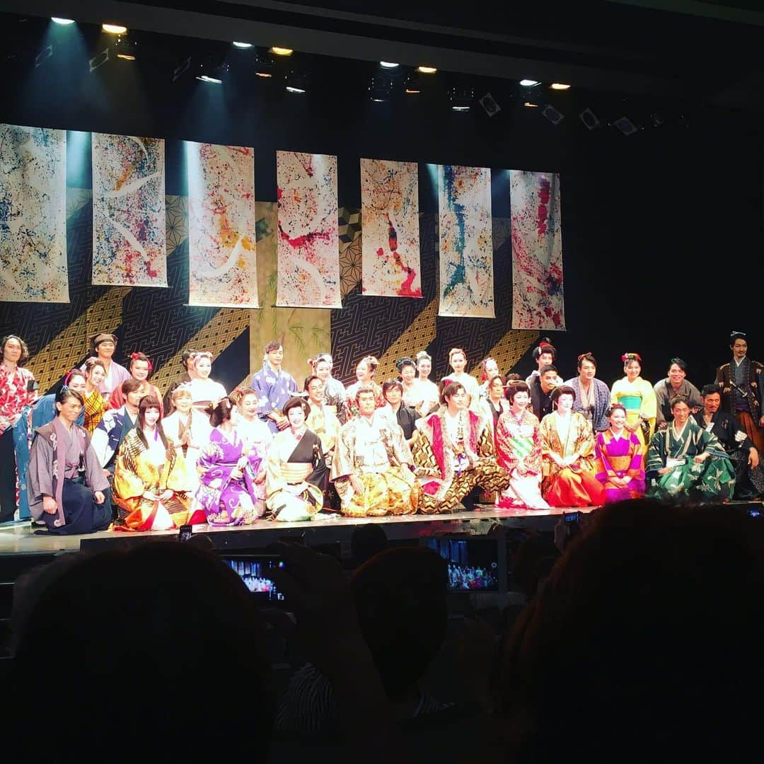 鎌田ひかりさんのインスタグラム写真 - (鎌田ひかりInstagram)「５公演が終わり、 残すところ明日２公演！ 毎公演、お客様も演者皆さんも、 最高です！！！！ まだチケットありますので、明日お時間合う方、是非お待ちしております😌✨ 5月26日(日) 12:00 / 16:00 【ストーリー】 🏯豊臣秀吉は、天下一の称号を誰に与えるのか！ 武将山三、葛城、阿国.... 京の都に繰り広げられる愛と憎しみの輪舞（ロンド）👘 【劇場】博品館劇場 銀座8-8-1  予約フォーム https://www.quartet-online.net/ticket/okunisanaza2019?m=0lhiabg」5月25日 20時41分 - kamata.hikari