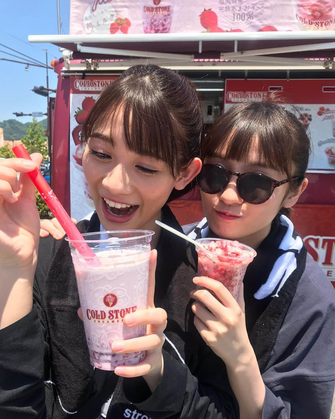 咲良菜緒さんのインスタグラム写真 - (咲良菜緒Instagram)「メーテレMUSICWAVE 5月だけど夏フェスって感じで めちゃくちゃ楽しかった🥰  地元だからお馴染みの出演者さん、スタッフさんがたくさんで本当に嬉しいです😆  毎年出れるようにがんばる！ そしてボイメン兄ちゃんたちに負けないくらい名古屋盛り上げるぞ。ボイメン兄ちゃんやっぱすごいわ🙌 ステージに上がってくれた、たむたむ ステージに上げてくれたボイメン兄ちゃんありがとう😊」5月25日 20時44分 - nao_sakura_official