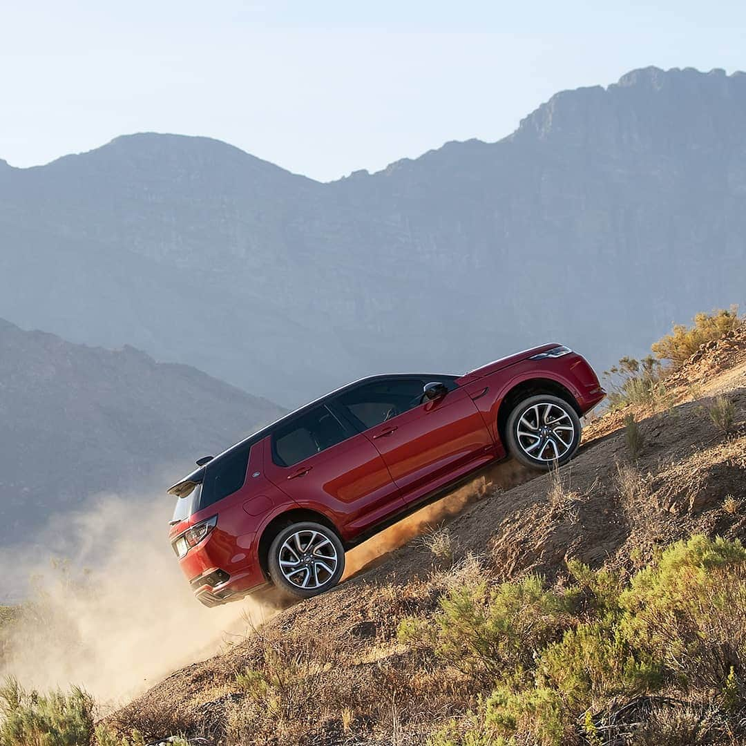 Land Roverさんのインスタグラム写真 - (Land RoverInstagram)「Pioneering technology in the new #LandRover #DiscoverySport including ClearSight Ground View and ClearSight Rear View Mirror allows you to see, hear and feel more, so you can focus on the adventure at hand. Click the link in our bio to explore technologies.  #4x4 #Adventure #Carsofinstagram #Instacar #Design #SUV #CarLifestyle #LandRover #Cars #Car #AutomotiveDesign #Safari #Travel #OffRoad #Family #FamilyAdventure #Familyadventures」5月25日 20時46分 - landrover