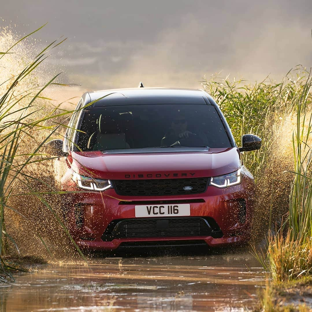 Land Roverさんのインスタグラム写真 - (Land RoverInstagram)「Pioneering technology in the new #LandRover #DiscoverySport including ClearSight Ground View and ClearSight Rear View Mirror allows you to see, hear and feel more, so you can focus on the adventure at hand. Click the link in our bio to explore technologies.  #4x4 #Adventure #Carsofinstagram #Instacar #Design #SUV #CarLifestyle #LandRover #Cars #Car #AutomotiveDesign #Safari #Travel #OffRoad #Family #FamilyAdventure #Familyadventures」5月25日 20時46分 - landrover