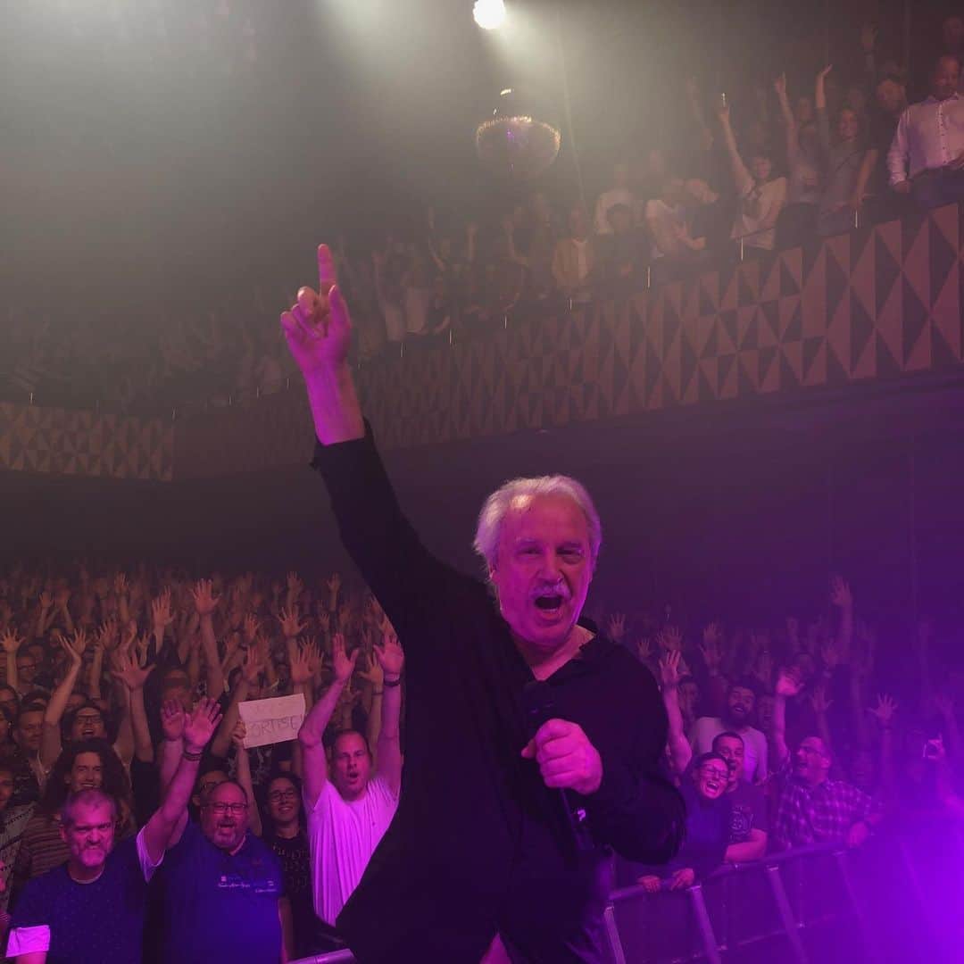 ジョルジオ・モロダーのインスタグラム：「Thanks a million to my audience in Copenhagen for the tour finale! And my eternal gratitude to my band, strings and singers for celebrating with me all through Europe! 🤗 See you at a festival this summer!」