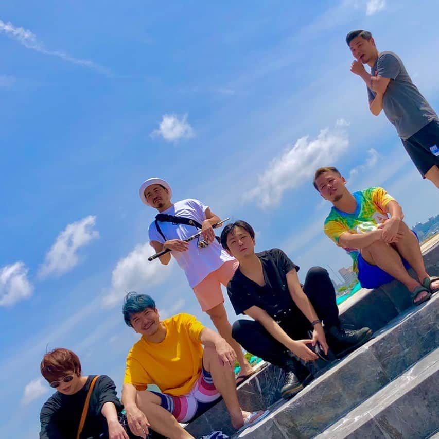 鈴木渉さんのインスタグラム写真 - (鈴木渉Instagram)「大阪から沖縄へ。ビーチが近い青空の元で演奏させてもらいました！感謝。  #清水翔太 #kppcamp」5月25日 20時48分 - watarumble0223
