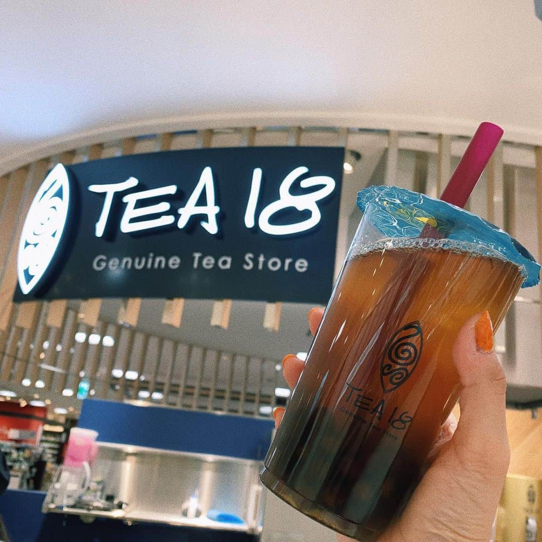 sayocoのインスタグラム：「SOGOの新しいタピオカ屋さん🥤⚫️ ミルクじゃない系のは新鮮でよき。 #tea18」